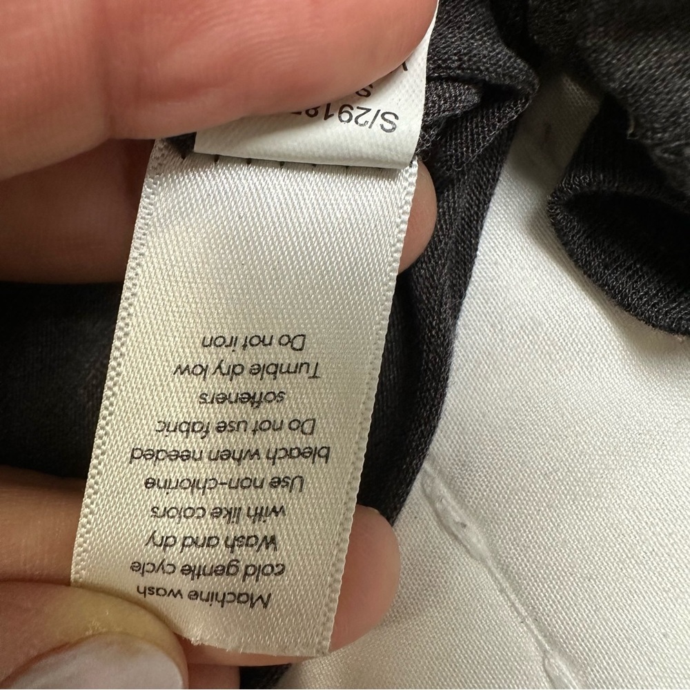 Athleta Essence Twist Tee Top Size M Heather Gray Short Sleeve
Sleeves Size M - Picture 8 of 10